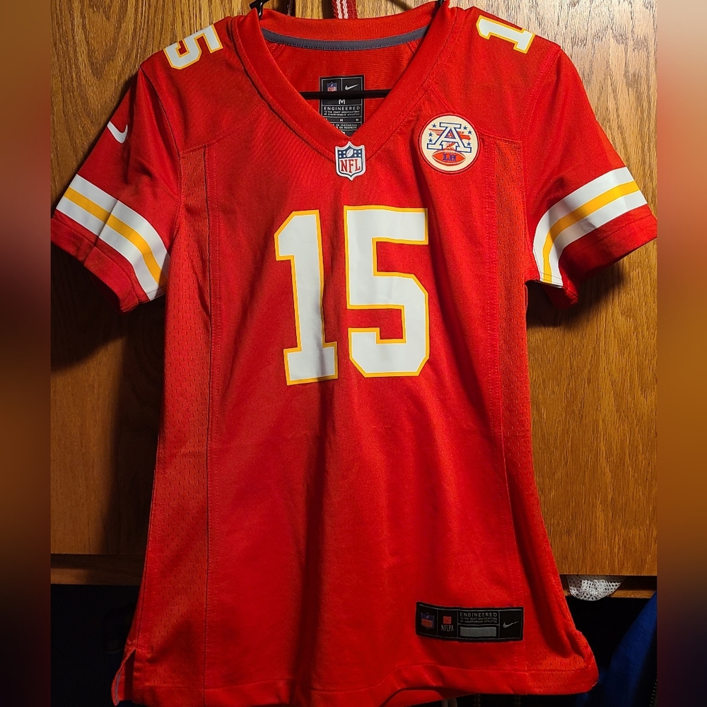 NWOT NFL Nike Engineered Women's KC Mahomes Med. Jersey